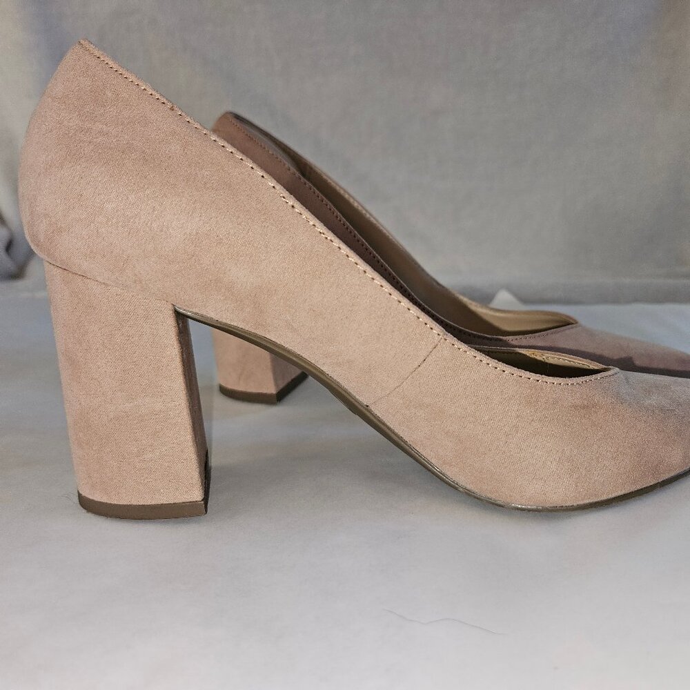 Liz ClaIborne Womens 8.5 Haslett Pumps Fabric Block Heel Low Vamp Classic Blush